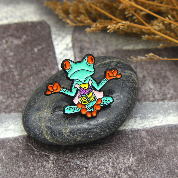 Trendy Green Frog Dissection Pin Badge