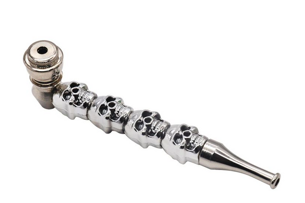 Row of Skulls Peace Pipe  Item / Model: Four ghost heads Material / Material: Zinc alloy Weight: 45g Size: Length 13mm * 3.5mm