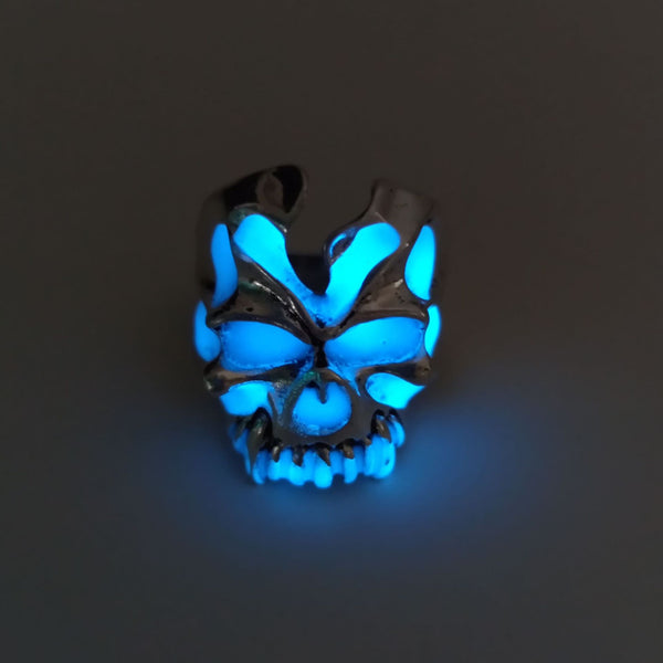 This Glow in the Dark ring is crafted from high-grade Alloy material with a Ghost Head design, perfect for adding a bit of style to any outfit. The luminous ring is designed to absorb and store light, providing up to 8 hours of continuous illumination. A perfect accessory for those wanting to make a statement.