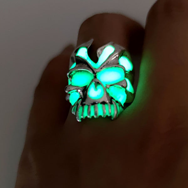 This Glow in the Dark ring is crafted from high-grade Alloy material with a Ghost Head design, perfect for adding a bit of style to any outfit. The luminous ring is designed to absorb and store light, providing up to 8 hours of continuous illumination. A perfect accessory for those wanting to make a statement.